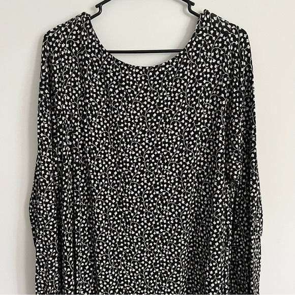 Old Navy Black Floral Scoop Back Lightweight Long Sleeve Dress - Picture 2 of 4